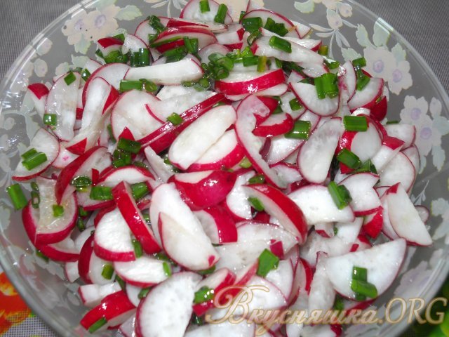 Простой салат из редиса